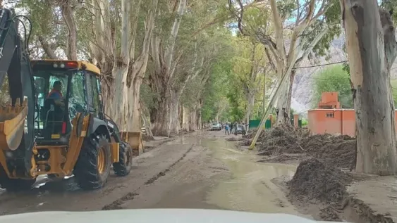 Vialidad Provincial continúa con los trabajos para restablecer rutas y accesos tras el temporal en San Juan