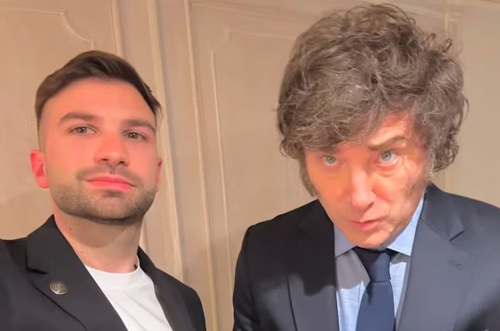 El imputado Mauricio Novelli con el presidente Javier Milei. Ahora se conocieron intercambios de mensajes antes y después del lanzamiento de $LIBRA.