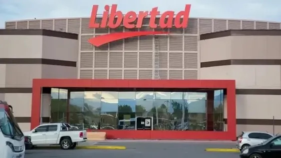 La Anónima adquirió el Hiper Libertad en San Juan y otras 11 sucursales en el país.