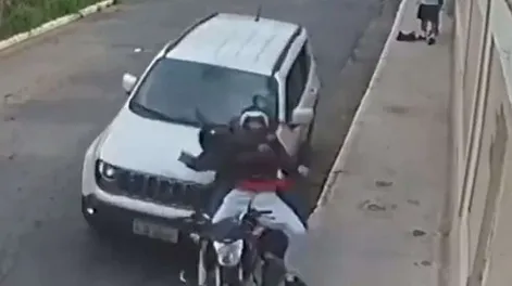 [VIDEO] Atropelló a dos motochorros para evitar un robo