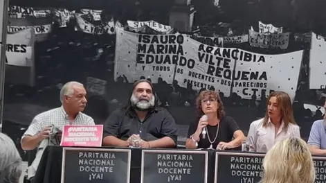 Gremios docentes de la CGT realizan paro contra Milei