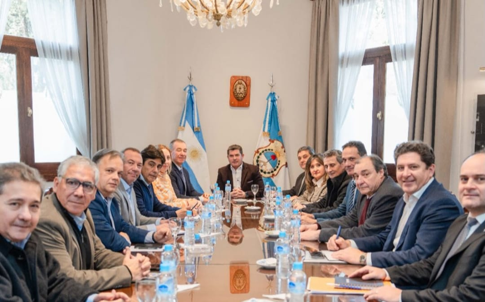 Primera reunión de Gabinete post Mundial.-