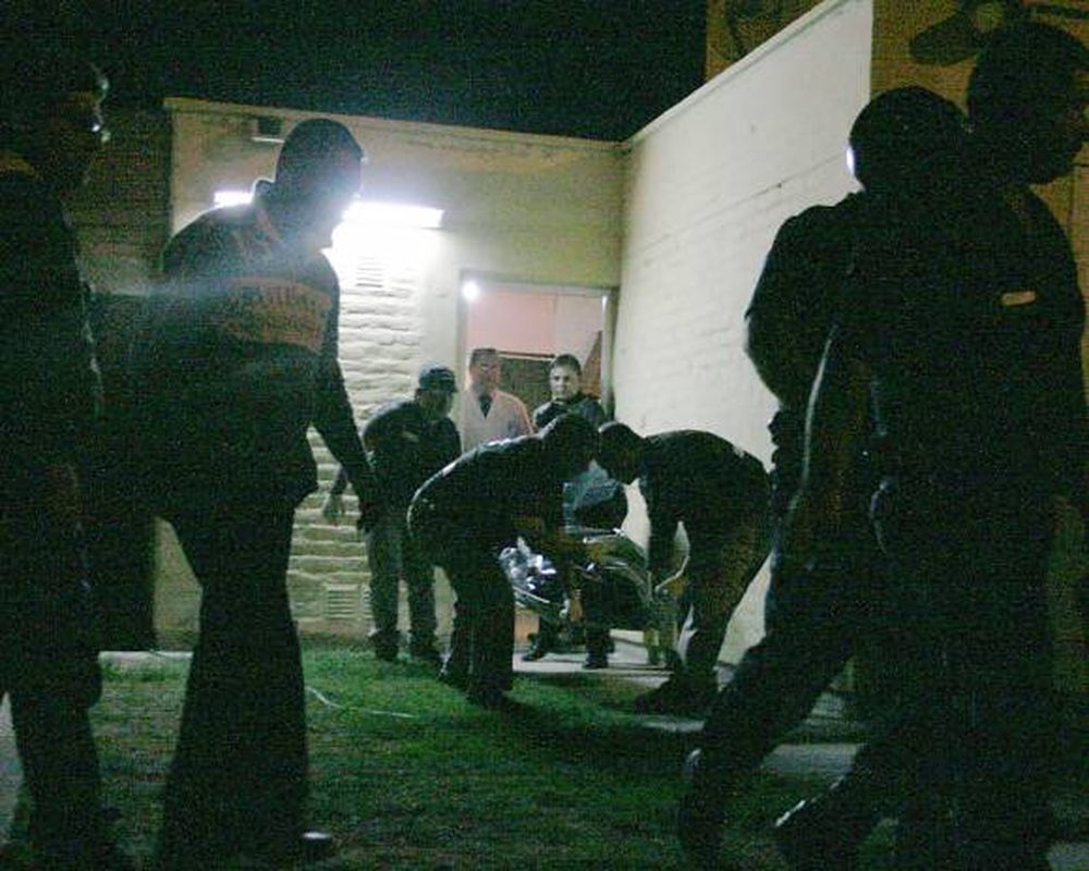 Un anciano y un enfermero asesinados en sus casas