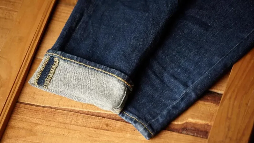 Cómo acortar el largo de un pantalón sin tener máquina de coser