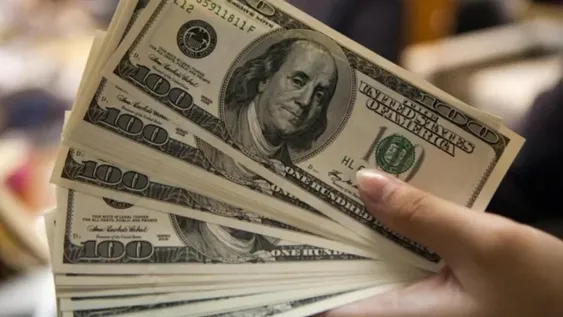 El dólar repuntó 20 centavos y llegó a $28,23