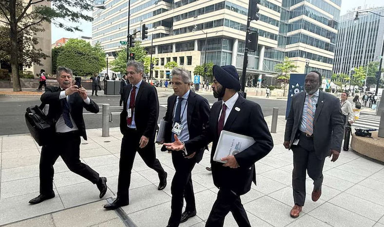 El ministro de Economía, Luis Caputo, se reune con el presidente del Banco Mundial, Ajay Banga, en el marco de las reuniones de primavera del FMI y el el Banco Mundial.