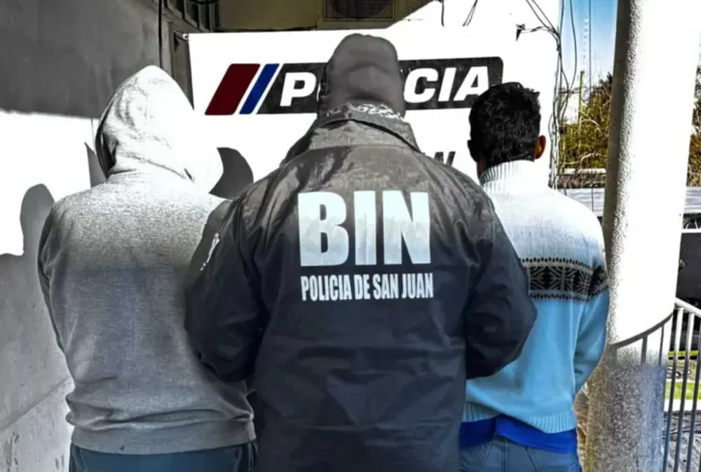 Jóvenes detenidos.-