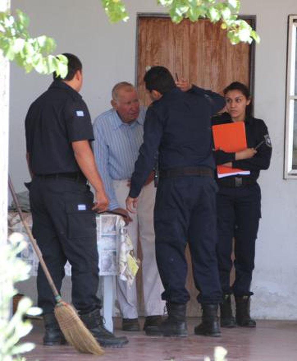 Acuchillan a una anciana para robar $600 y un celular
