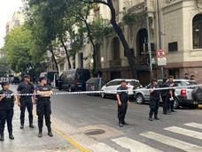 alarma por un paquete sospechoso frente al congreso: se monto un operativo especial alarma por un paquete sospechoso frente al congreso: se monto un operativo especial