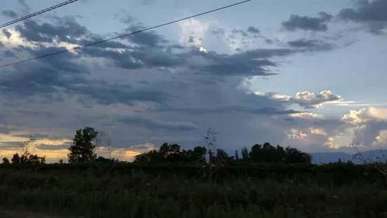 Bajo el cielo nublado, la máxima de este sábado llegará a los 27 grados