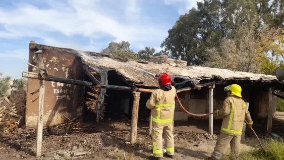 Un incendio en un depósito dejó pérdidas casi totales: creen que fue por una travesura