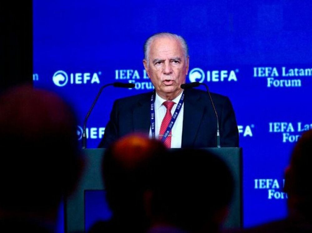 EL PRESIDENTE de Pan American Energy Group (PAEG), Alejandro Bulgheroni, destacó la importancia de la energía nuclear como alternativa para garantizar el abastecimiento eléctrico en el futuro.