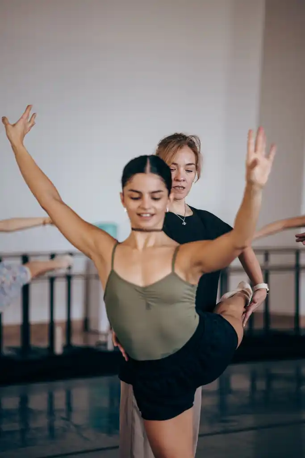 María del Valle Montes junto a Victoria Balanza (Foto Gentileza Teatro del Bicentenario)&nbsp;