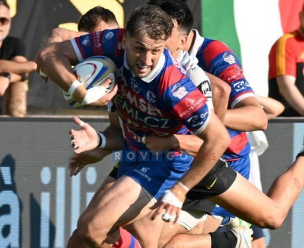 EL CENTRO surgió en Universitario.