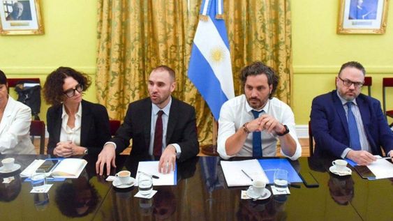 El Gabinete nacional se reúne en medio de la escalada del dólar