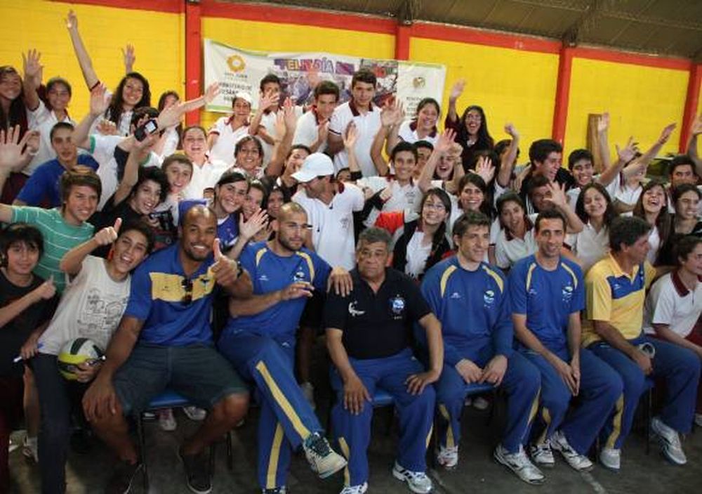El tricampeón hizo divertir a los chicos