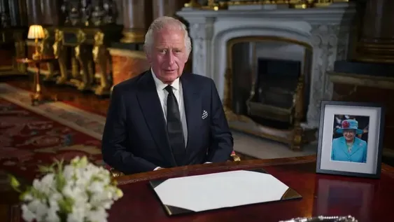 Primer discurso de Carlos III: “Voy a servir con lealtad”