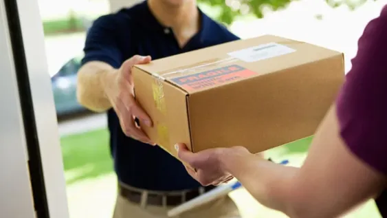 Reducen el tope de compras en el exterior de 3.000 a U$S 1.000