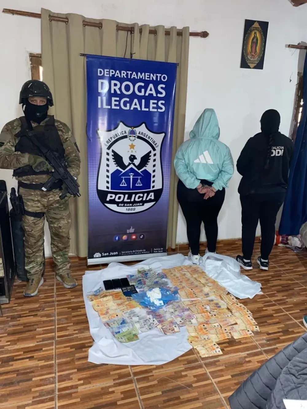 Cae detenida una mujer que tenía prisión domiciliaria: le hallaron casi medio kilo de cocaína y $400 mil