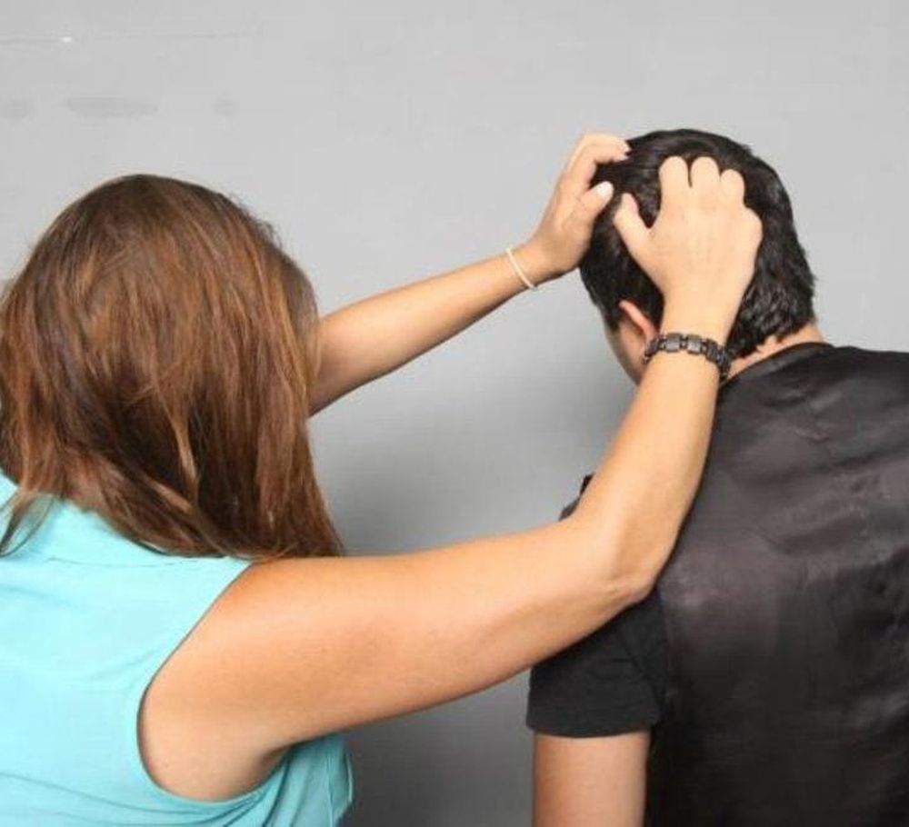 Una mujer golpeaba a su pareja y fue agredida por el hermano antes de ser detenida