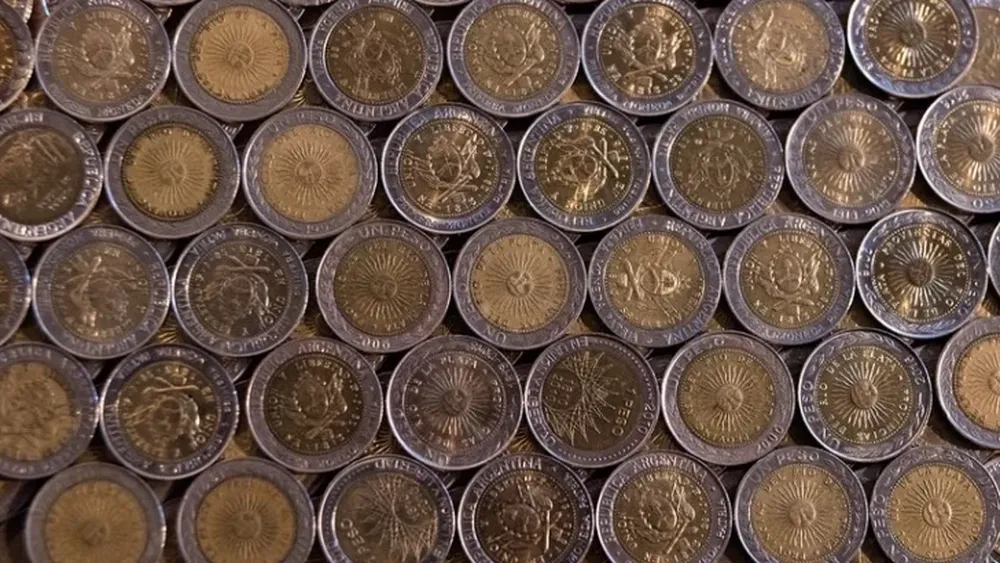 “Compro monedas por kilo”: crece el negocio de venderlas por su valor en metal
