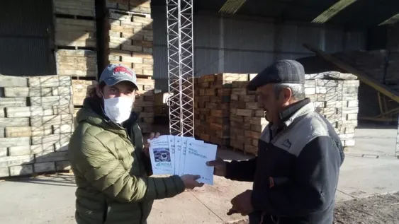 Entrega de kits de libros de riego, y capacitación en uso de mangas