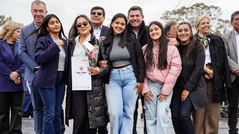 El Gobernador encabezó la entrega de 135 viviendas en el barrio La Majadita de 9 de Julio