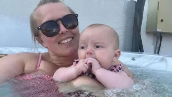 Se enteró que estaba embarazada cuando comenzó a dar a luz en un momento íntimo