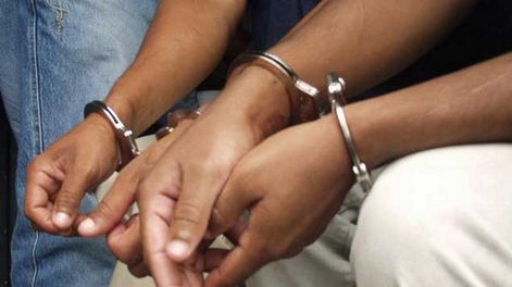 Detenidos.