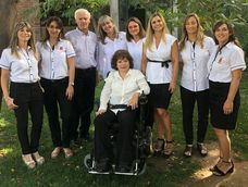 Parte de la comunidad del Colegio San Pablo, junto a la profesora Silvia Malberti Parte de la comunidad del Colegio San Pablo, junto a la profesora Silvia Malberti