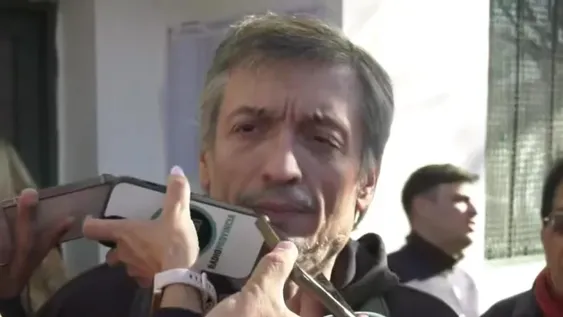 Máximo Kirchner votó en La Plata: “Me preocupa más lo que hace Caputo que lo que hace Karina Milei”