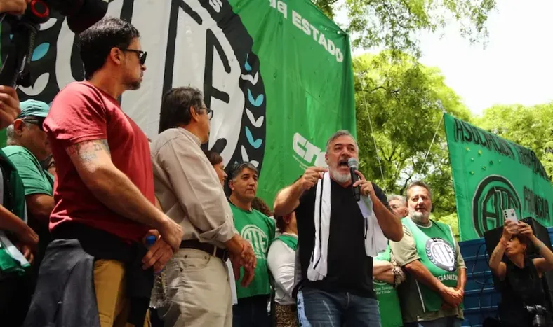 El Gobierno anunció que descontará el día a quienes adhieran al paro de ATE