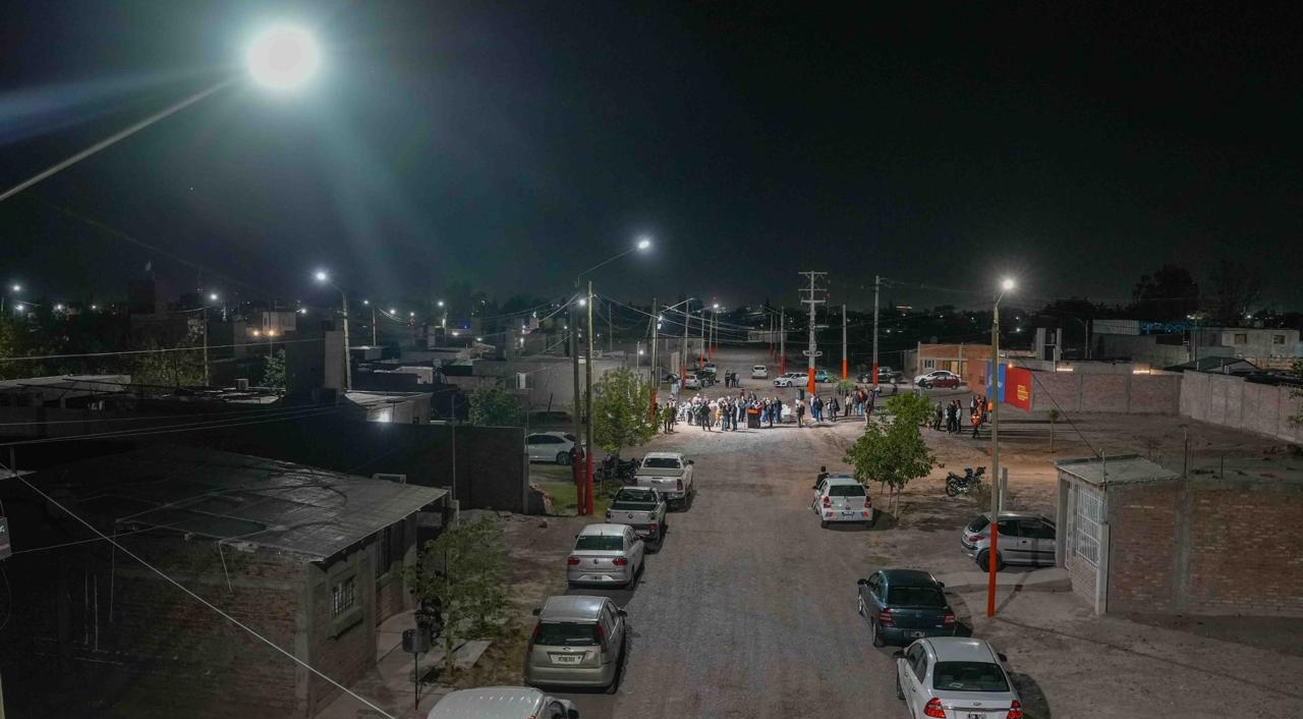 Loteo Nazareno: inauguraron nuevas luces LED y anunciaron una plaza para los niños del barrio Loteo Nazareno: inauguraron nuevas luces LED y anunciaron una plaza para los niños del barrio