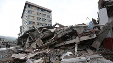 Asciende a 272 el número de muertos por el terremoto