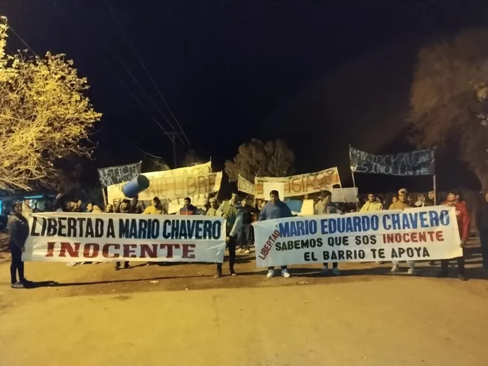 Marcharon en apoyo al hombre condenado por violación al que le midieron el pene como prueba