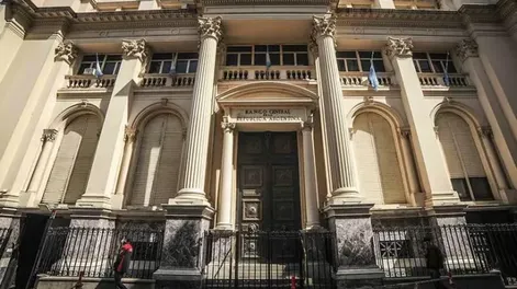 El BCRA tomó nuevas medidas con las que busca contener la demanda del dólar