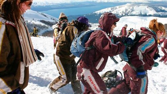 Qué pasará con los viajes de egresados que pagaron más de 140 mil estudiantes