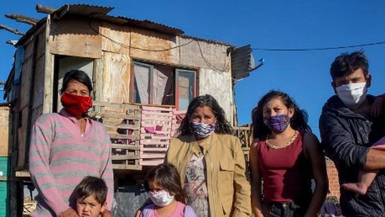 Dos de cada tres menores, con pobreza monetaria o de hábitat