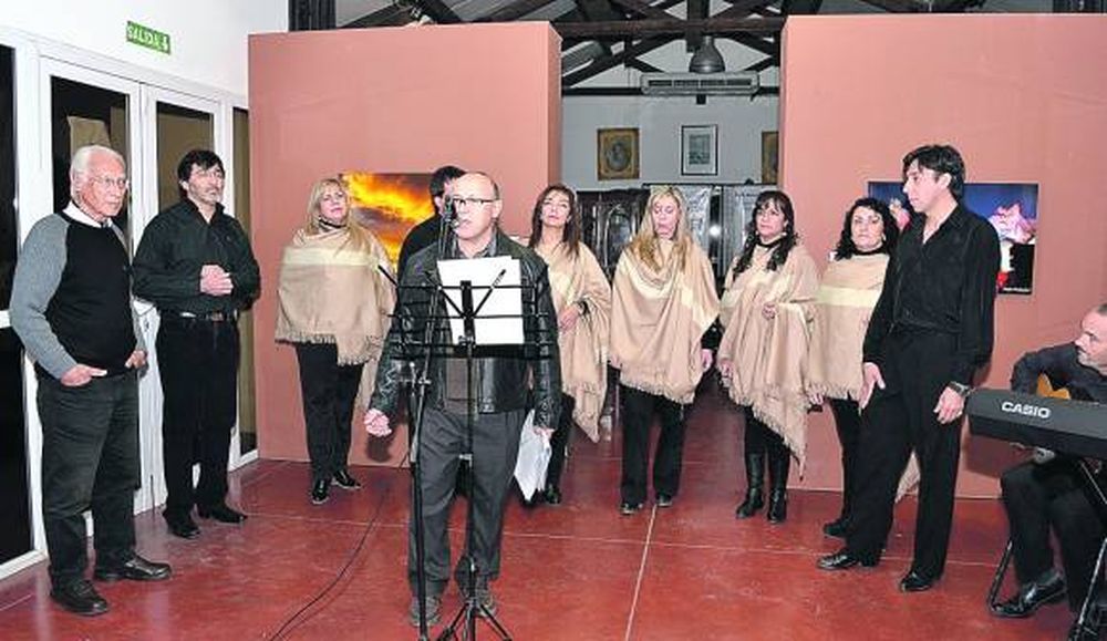 Literatura,  fotografía y coro