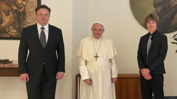 Francisco recibió a Elon Musk en el Vaticano