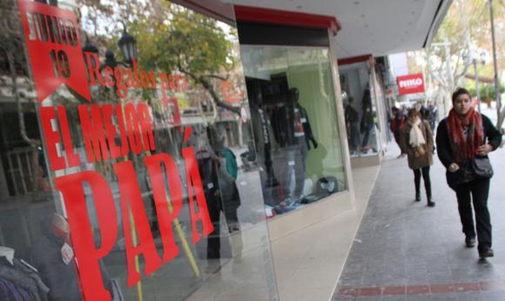 Quejas del Comercio por el feriado que se agrega