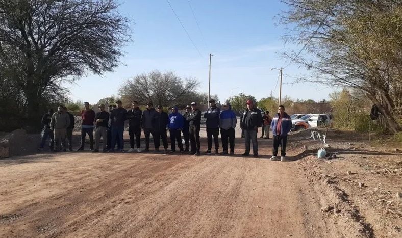 En septiembre de 2025 hubo protestas en el camino a Vicuña de vecinos de La Rioja, de la comunidad Guandacol, que pedían puestos de trabajo. Esto se repitió en 2026.