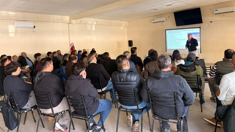 Los Azules se reunió con las cámaras de proveedores mineros de Calingasta para compartir el avance y los próximos pasos del proyecto Los Azules se reunió con las cámaras de proveedores mineros de Calingasta para compartir el avance y los próximos pasos del proyecto