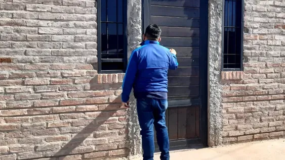 Drama con asaltantes en una casa con una mujer enferma