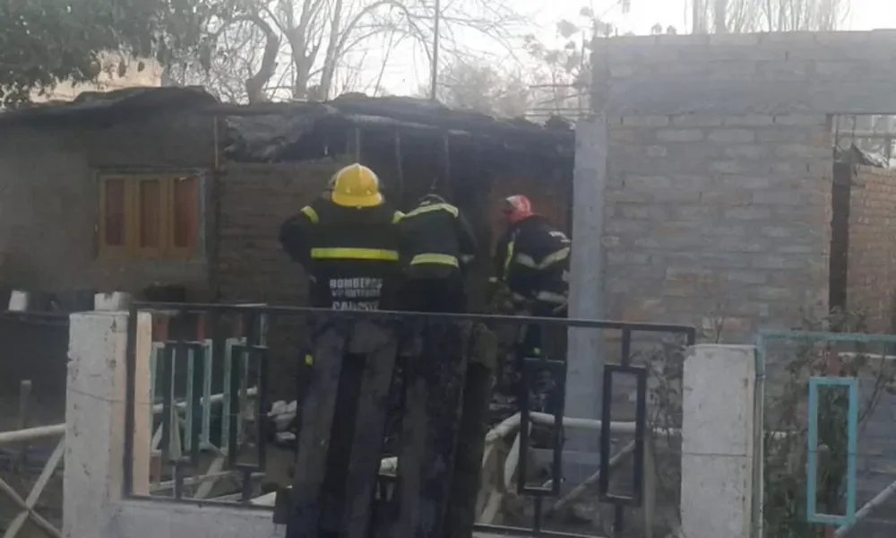 Una mujer embarazada y sus hijos quedaron en la calle tras un incendio