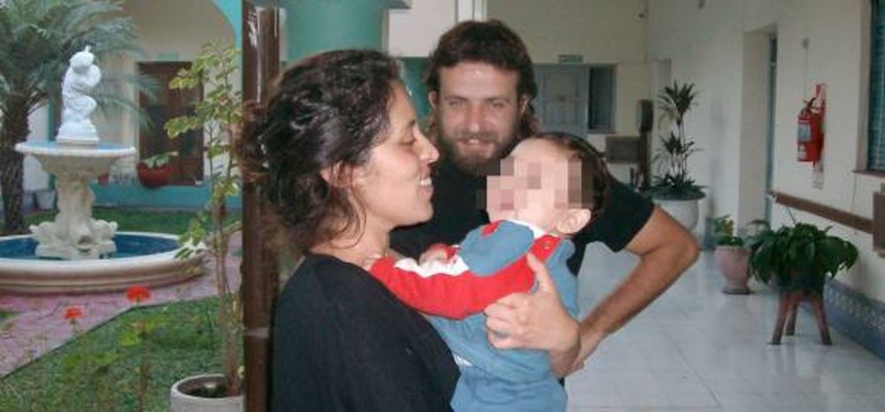 Teo y sus papás adoptivos llegarán mañana de Salta