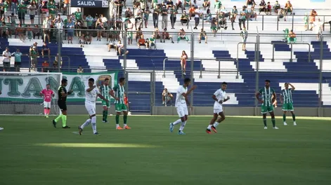 Desamparados no tuvo el debut esperado y perdió en el Bicentenario