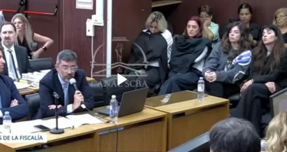 Las hijas de Maradona y Verónica Ojeda, en primera fila en la audiencia de inicio del juicio.