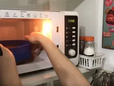 Cómo limpiar el microondas en 5 minutos: El truco definitivo del vapor Cómo limpiar el microondas en 5 minutos: El truco definitivo del vapor