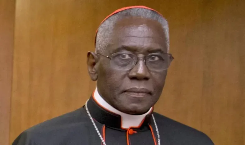 Robert Sarah, el cardenal ultraconservador que puede convertirse en el primer papa africano